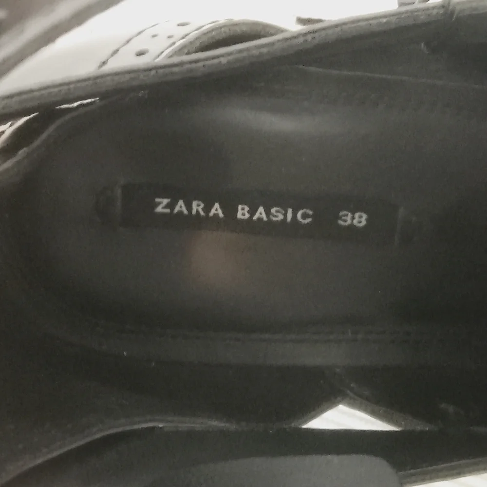 Zara Basic Black Patent Vegan Leather Wingtip Platform Buckle Ankle Boots Sz 7.5 - Picture 6 of 8